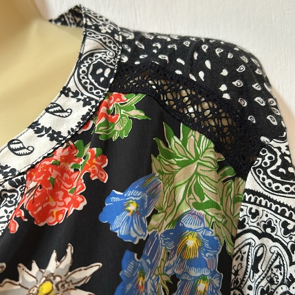 TINY ANTHROPOLOGIE BLOUSE WOMEN SIZE M BLACK MULTICOLOR FLORAL ELBOW SLEEVES - Picture 9 of 14